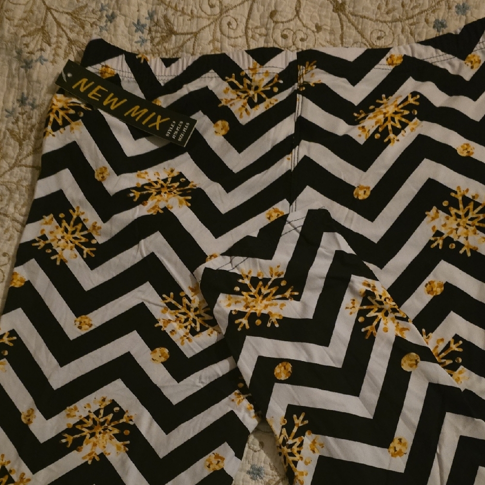 New Mix Chevron Leggings with Gold Accents